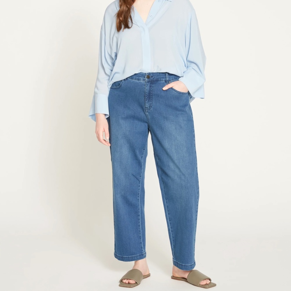 NWT. Universal Standard Elastic Waist Weekend Jeans in True Blue. Sz. 18.